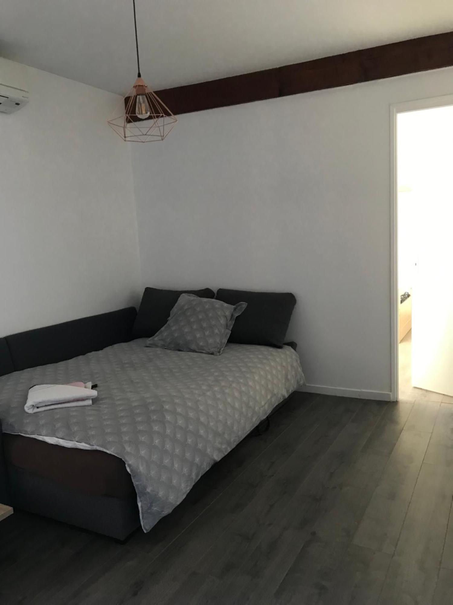Appartement Dans Maison Brié-et-Angonnes Exterior photo